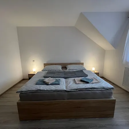 Platan, Stefan Puchalik Vendégház