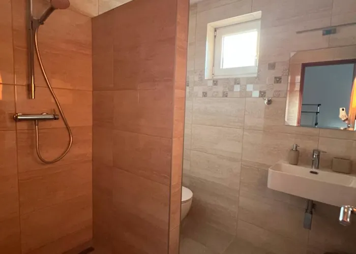 Platan, Stefan Puchalik Guest house